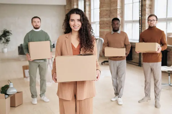 Portrait Smiling Attractive Business Owner Her Employee Carrying Moving Boxes — Stock Photo, Image