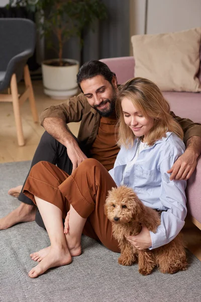 Young Man Woman Spending Free Time Together Home Sitting Floor — Stock Photo, Image