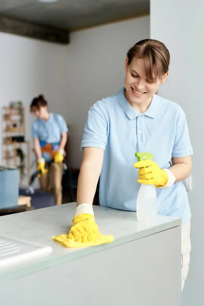 Cleaning Service Workers Doing Housework Team Woman Using Detergent Wipe — Stock Photo, Image