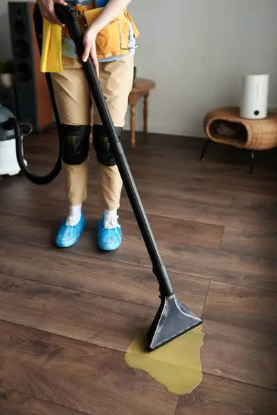 High Angle View Professional Cleaner Using Vacuum Cleaner Vacuum Dirty — Stock Photo, Image