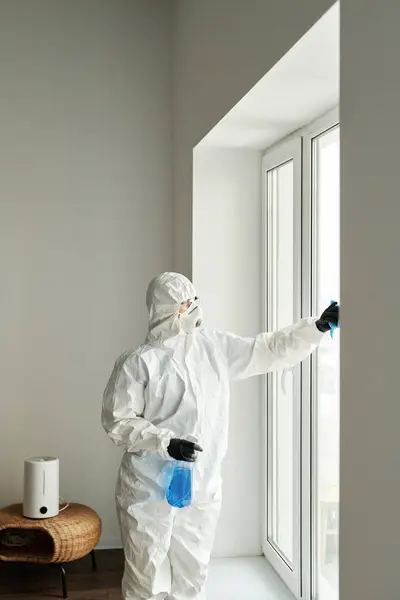 Vertical Image Cleaning Worker Protective Suit Wiping Windows Detergent While — Stock Photo, Image