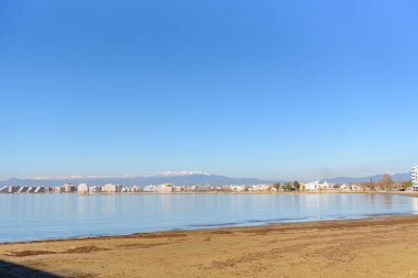 Güzel plaj gül Catalunya, Girona, İspanya.