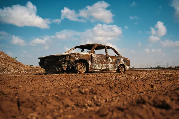Carro Queimado Abandonado Deserto — Fotografia de Stock