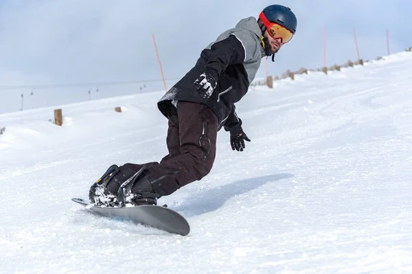 Young Man Snowboarding Slopes Ski Resort — Stock Photo, Image