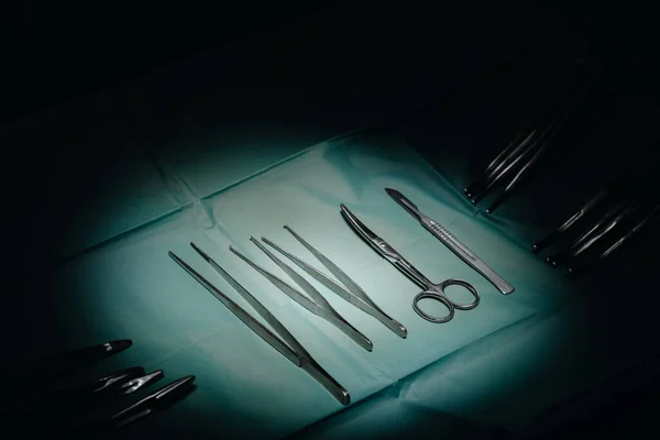 Хирургические Инструменты Столе Операции — стоковое фото