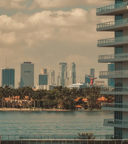 Felhőkarcolók Miami Usa Florida Pálmák Erkély Kilátás — Stock Fotó