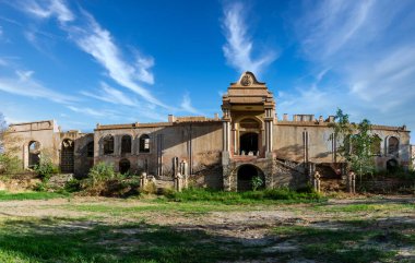 Suudi Arabistan çölündeki gelişmiş saray