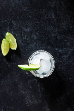 Tuz kenarlı, kireç dilimli boş Kokteyl Taklacısı