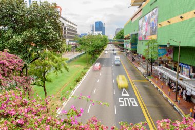 Chinatown, Singapur - 19 Nisan 2018: Chinatown heritage binalarda ve binanın önünde olduğunu insanların Park karmaşık, ticari ve konut emlak Singapur