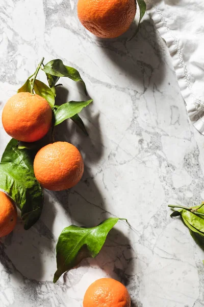 Minimal Tangerine Orange Flat Ξαπλώστε Λευκό Μάρμαρο — Φωτογραφία Αρχείου