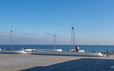 Odessa, Ukrayna 28.10.2022. Odessa, Ukrayna 'daki Lanzheron sahilinde güneşli bir sonbahar günü