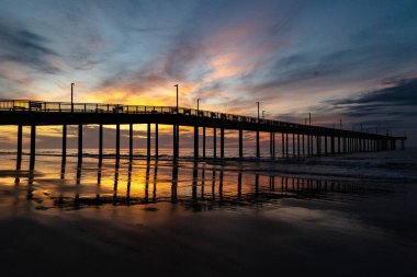 İlk ışıkta Bahar Kızı İskelesi