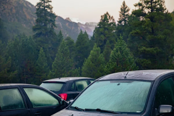 추위에 얼어붙은 자동차들 — 스톡 사진