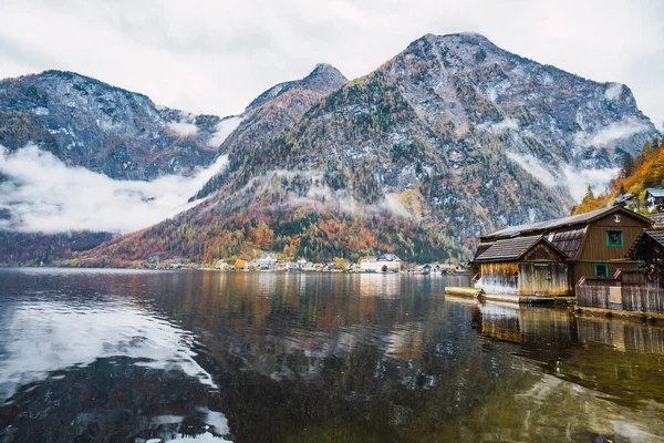 Hallstatt Σπίτια Χωριό Από Λίμνη Κατά Βουνά — Φωτογραφία Αρχείου