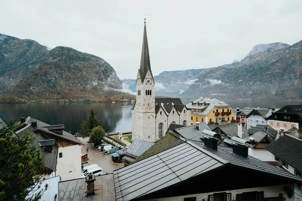 Vista Desde Arriba Iglesia Contra Lago Las Montañas — Foto de Stock