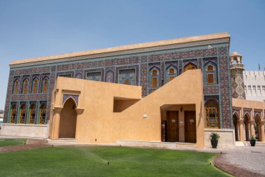 DOHA, Katar - 4 Mayıs 2018 'de Katara köyünün Doha, Katar' daki güvercin kuleleri. Katara, Doha 'da Batı Körfezi Bölgesi ile İnci Katar arasında yer alan bir kültür köyüdür.
