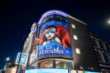 Soho 'daki Les Misrables müzikalinin ön cephesi ve dış cephesi 