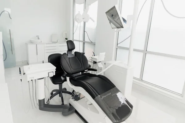 牙科诊所牙科诊所牙医的牙科治疗 — 图库照片