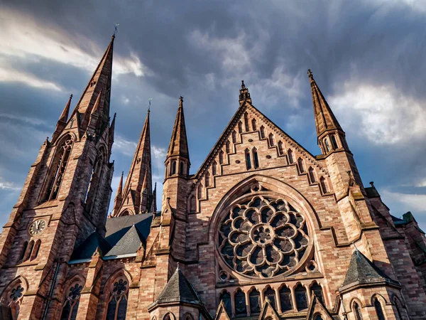 Kyrkan Saint Paul Strasbourg Mot Bakgrund Vacker Höststorm Aspiration Uppåt — Stockfoto
