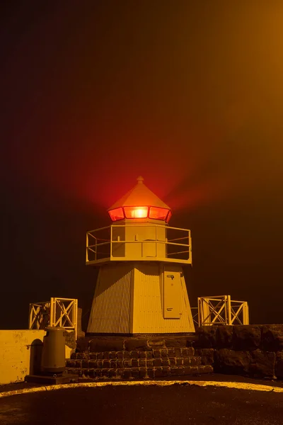Leuchtturm Nordurgardi Mit Leuchtend Rotem Licht Ufer Des Meerwassers Der — Stockfoto
