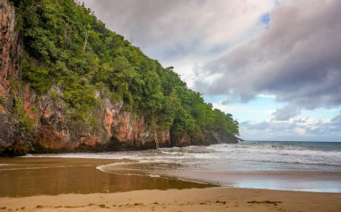 Playa El Valle Plajı, Saman 