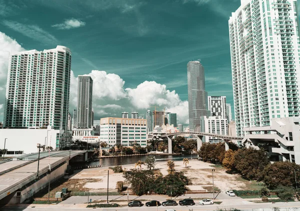 Városi Kikötő Híd Panoráma Miami Belváros Brickell Folyó Felhőkarcolók — Stock Fotó