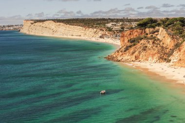 Kıyı şeridi ve okyanus manzarası