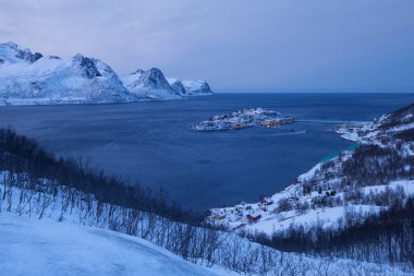 Husy, Senja, Norveç 'e kış manzarası 