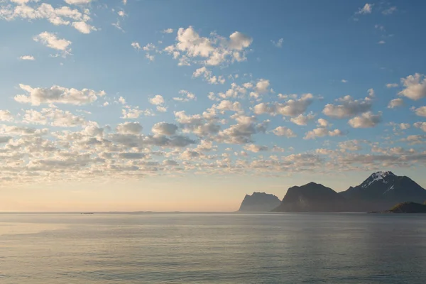 Midnattssol Norra Himlen Sommarsolståndet Sett Utifrån Offersykammen Vestvgy Lofoten Islands — Stockfoto