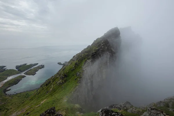 Bergstoppar Med Utsikt Över Buvgen Bay Lofoten Islands Norge — Stockfoto