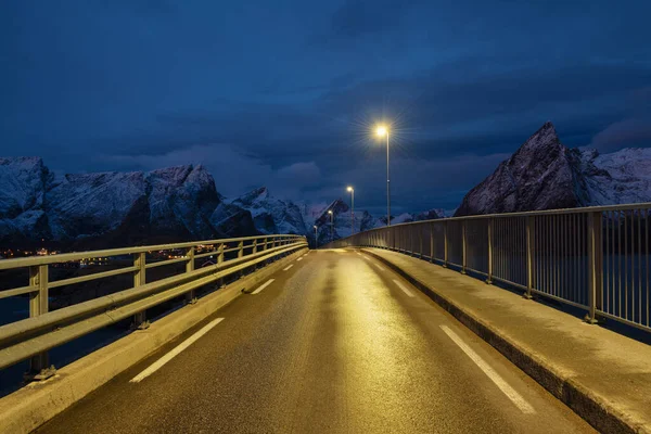 Luci Brillano Sul Ponte Hamny Mattino Crepuscolo Durante Notte Polare — Foto Stock
