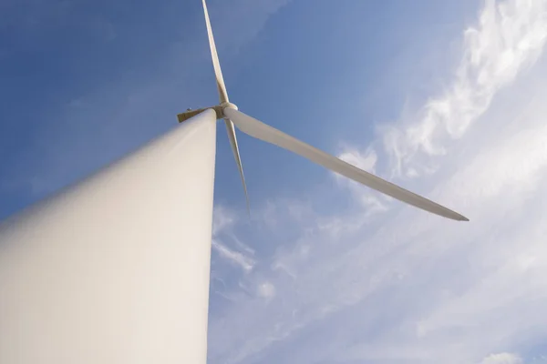 Rüzgar Türbini Alternatif Yenilenebilir Enerji Üretiyor — Stok fotoğraf