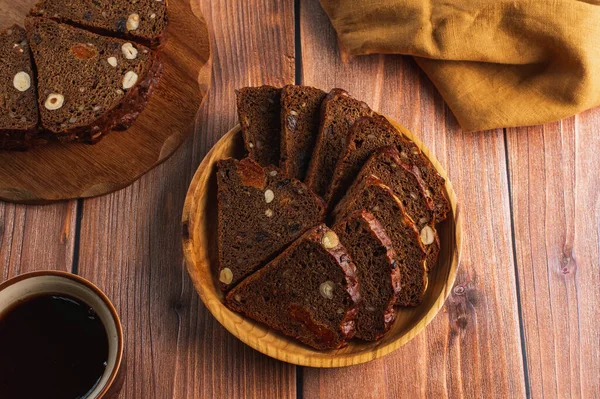 Hausgemachtes Brot Mit Haselnüssen Und Samen — Stockfoto