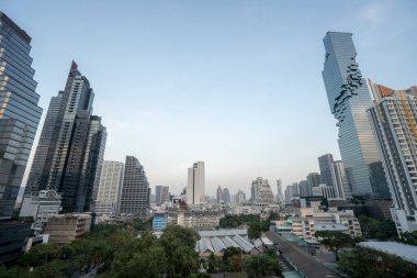 Bangkok Şehir Sahnesi ve Gökyüzü Treni Toplu Taşıma, Yükseltilmiş Demiryolu