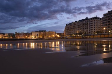 Plajda şafak, Donostia-San Sebastian, İspanya, La Concha Plajı,