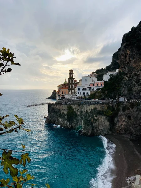 Amalfi Kıyısındaki Amalfi Köyünün Kilisesi — Stok fotoğraf