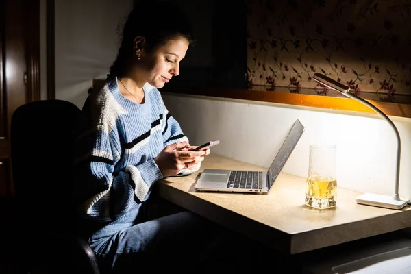 Girl Working Computer Home Night — Stock Photo, Image