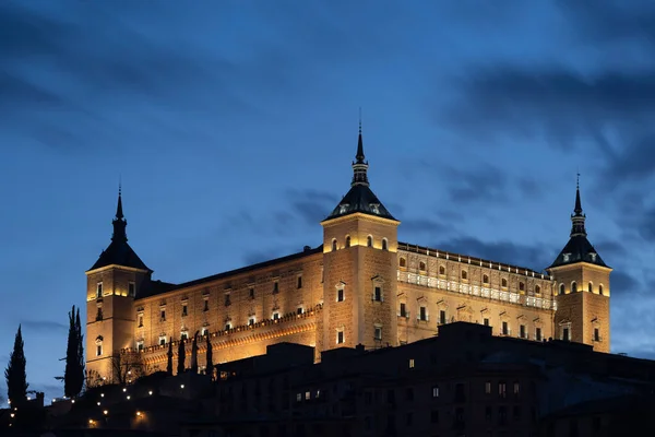 Alcazar Toledo Nousee Iltahämäräksi Toledo Espanja — kuvapankkivalokuva
