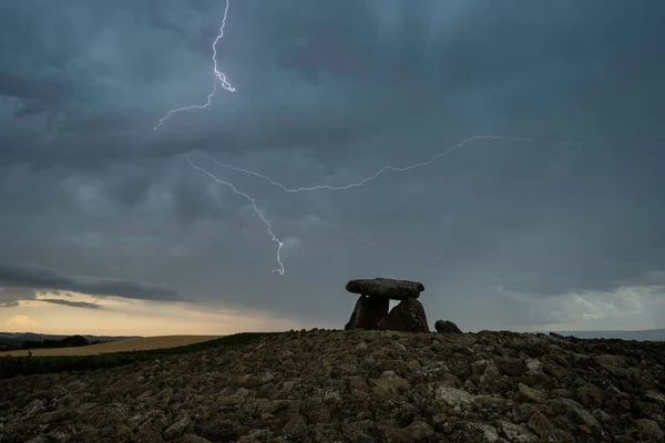 stock image Lightning over Chabola de La Hechicera - Sorginaren Txabola dolmen, Neolithic stone burial mound, near Laguardia,  Rioja Alavesa, Spain