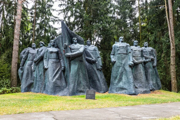 グルタス公園のソ連のパルチザンの記念碑 リトアニアのDruskininkai 2022年9月12日 — ストック写真