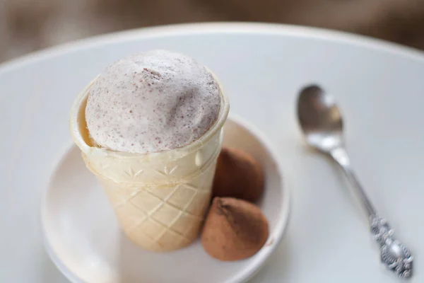 Creamy Ice Cream Chocolate Chips — Stock Photo, Image