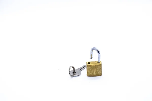 Beyaz Arkaplanda Anahtarla Kilitle — Stok fotoğraf
