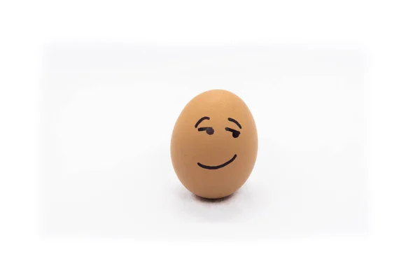 Jajko Flirtującą Twarzą Białym Tle — Zdjęcie stockowe