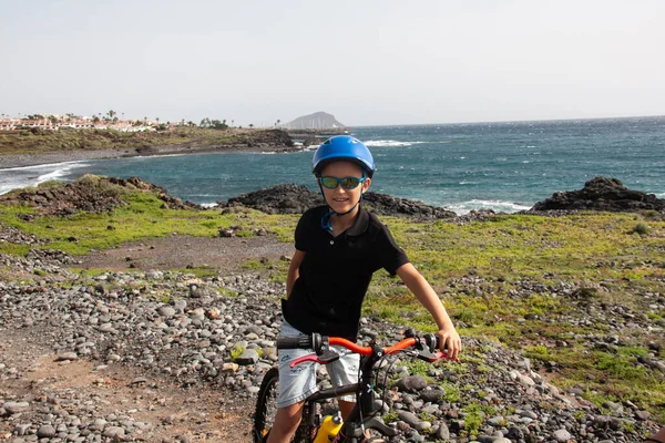 Boy Rides Bicycle Road Coast Atlantic Ocean — Foto Stock