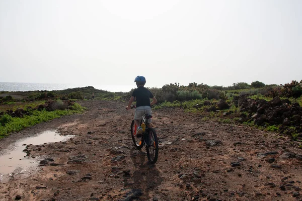 Boy Rides Bicycle Road Coast Atlantic Ocean — Stock Photo, Image