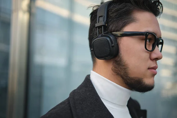 Asian Guy Businessman Headphones Closeup Shot Outdoor — Stock Photo, Image