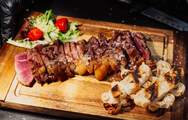 Excellent Cuts Argentine Meat Wooden Board — Stockfoto
