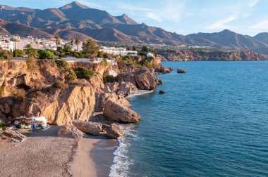 2022 'de İspanya' nın Malaga kentindeki Nerja 'da güzel bir gün..