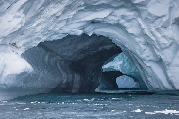 Double Cave Big Icebergs Wall — Stockfoto