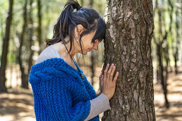 Environmentalist Woman Hugging Tree Woods — Stock Photo, Image